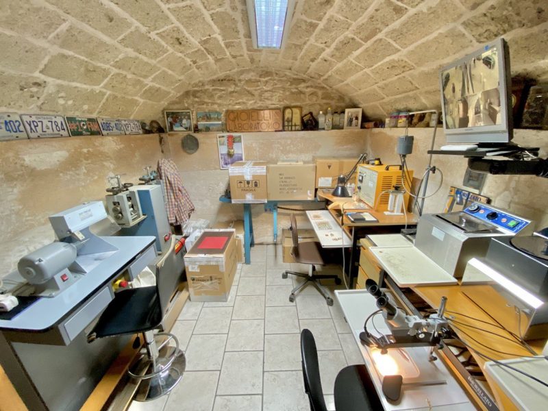 Il laboratorio dell’orafo Antonio Farella
